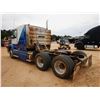 Image 2 : 2000 VOLVO  Day Cab Truck