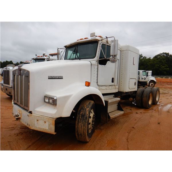 2003 KENWORTH T800 Sleeper Truck