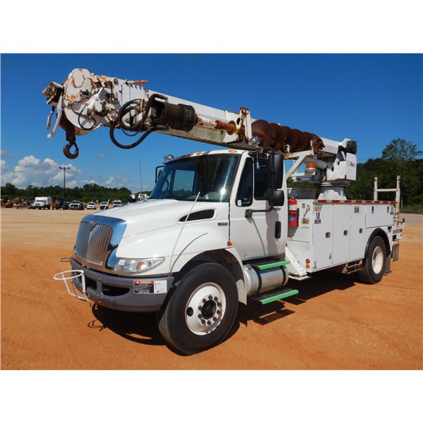 2009 INTERNATIONAL DURASTAR 4300  Digger Derick Truck