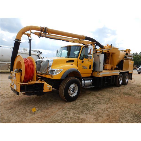 2004 INTERNATIONAL 7600 Vacuum Truck