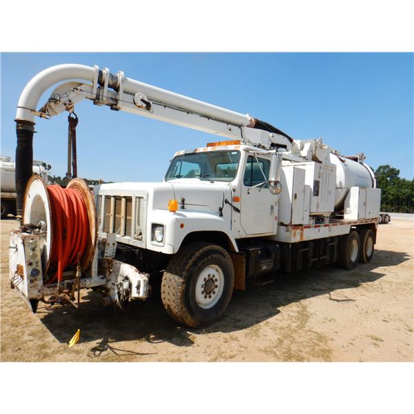 1997 INTERNATIONAL 2554 Vacuum Truck