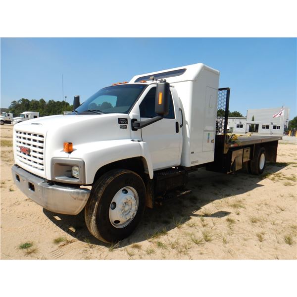 2005 GMC C7500 Flatbed Truck