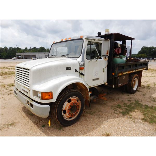 2001 INTERNATIONAL 4700 Flatbed Truck