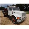 Image 4 : 2001 INTERNATIONAL 4700 Flatbed Truck