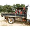 Image 6 : 2001 INTERNATIONAL 4700 Flatbed Truck