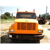 Image 5 : 2000 INTERNATIONAL 4900 Flatbed Truck