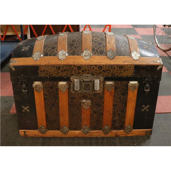 ORNATE ORNATE BARREL BACK STEAMER TRUNK