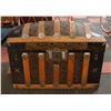 Image 1 : ORNATE ORNATE BARREL BACK STEAMER TRUNK