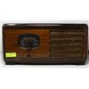 Image 1 : ANTIQUE ROGERS WOOD TABLE TOP RADIO FOR DISPLAY
