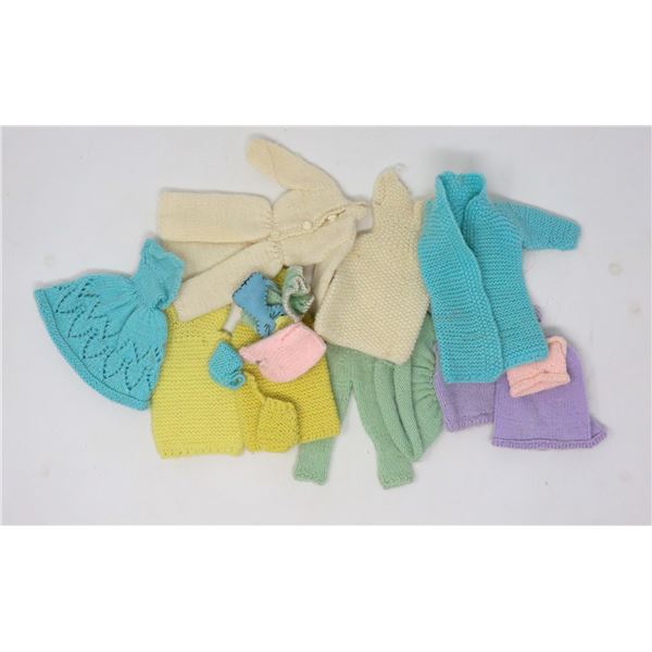 BAG OF ASSORTED VINTAGE BARBIE CLOTHES