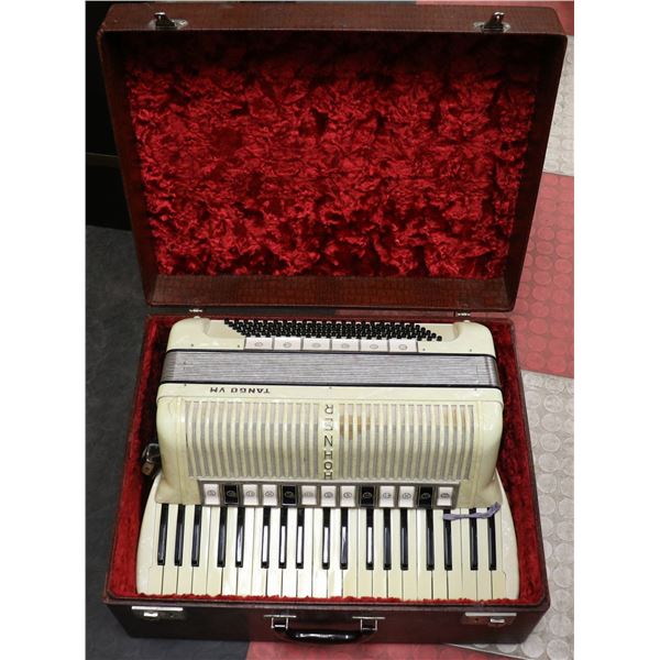 PROFESSIONAL HOHNER ACCORDION MOTHER OF PEARL W