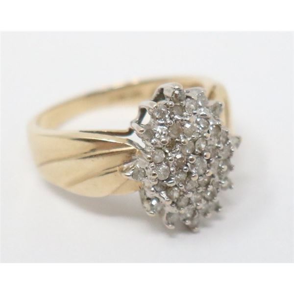 10K WHITE GOLD RING WITH CLEAR STONES