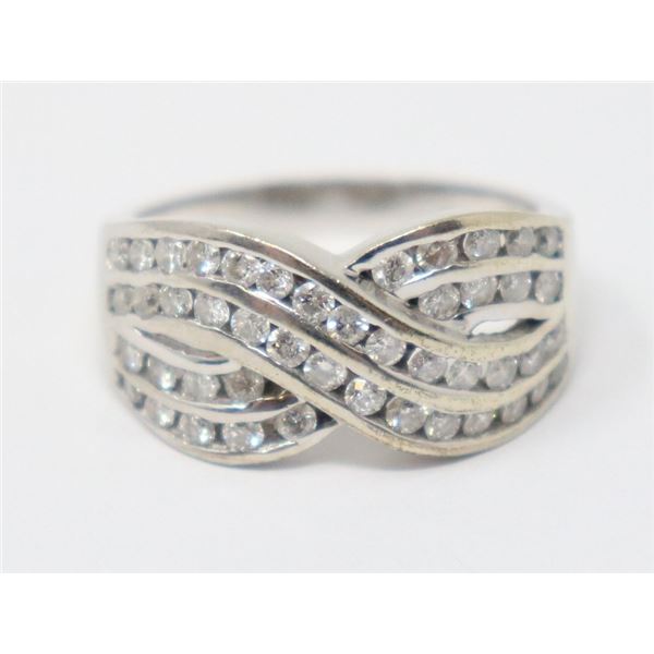 10K GOLD RING WITH CLEAR STONES