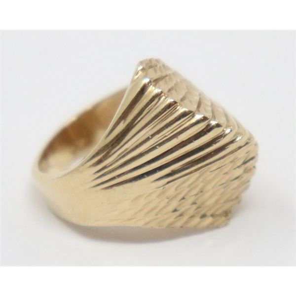 10K GOLD RING WITH SWIRL PATTERN