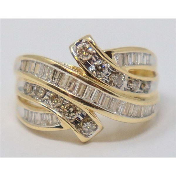 10K GOLD RING WITH CLEAR STONES