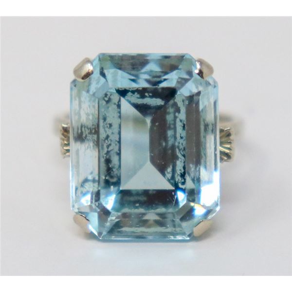 14K WHITE GOLD BLUE TOPAZ RING