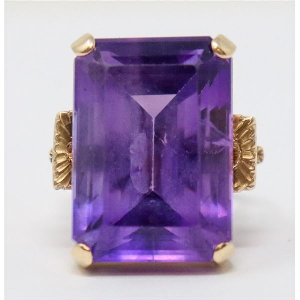 9K ANTIQUE GOLD RING WITH LARGE PURPLE STONE