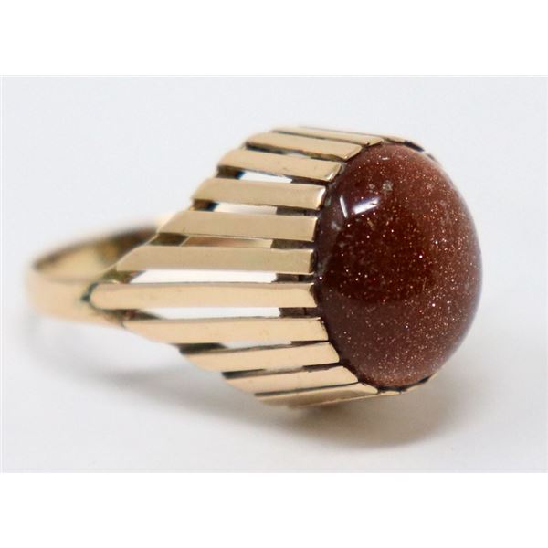 14K GOLD OVAL RING WITH RED GOLDSTONE
