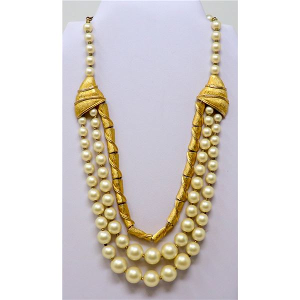 FAUX PEARL AND GOLD TONE NECKLACE