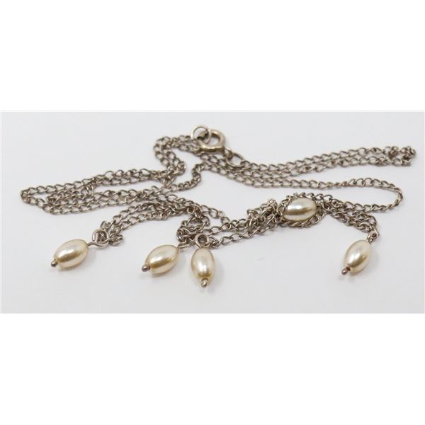 FINE SILVER CHAIN NECKLACE WITH 5 SEED PEARLS