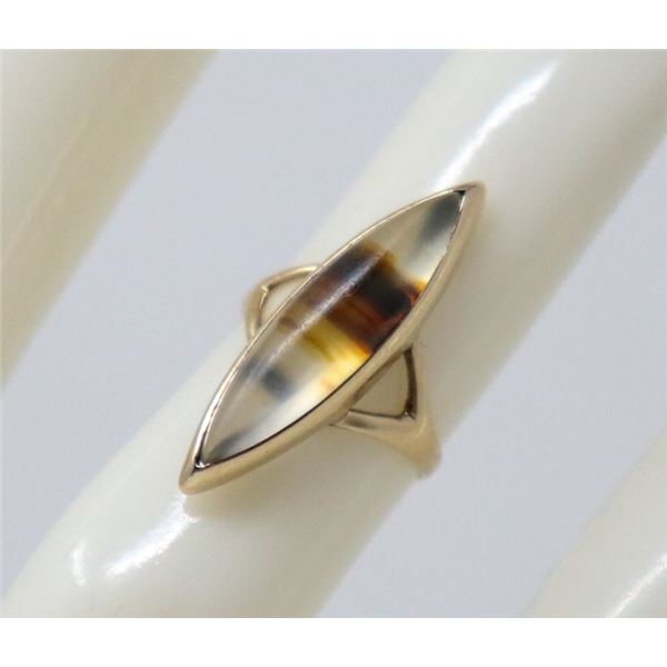 GOLD TONE RING WITH AGATE STONE