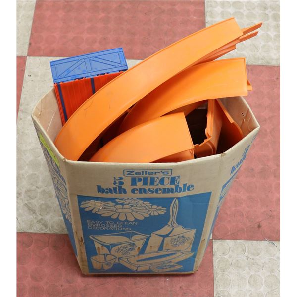 BOX OF 1960S HOT WHEELS CURVES AND TRACK