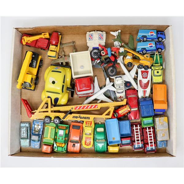 TRAY LOT ASSORTED VINTAGE TOY CARS