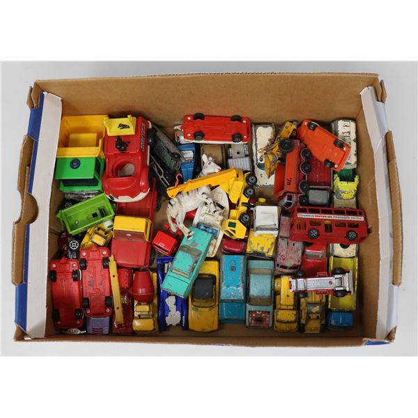 BOX OF ASSORTED VINTAGE TOY CARS AND TRUCKS