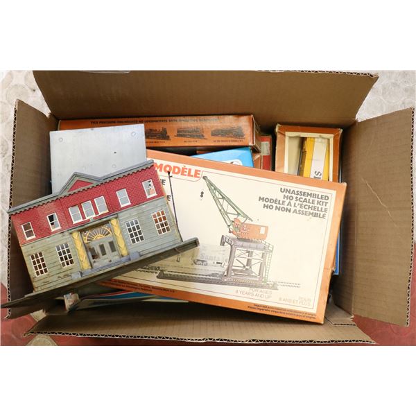 BOX FULL OF VINTAGE HO TRAIN CARS