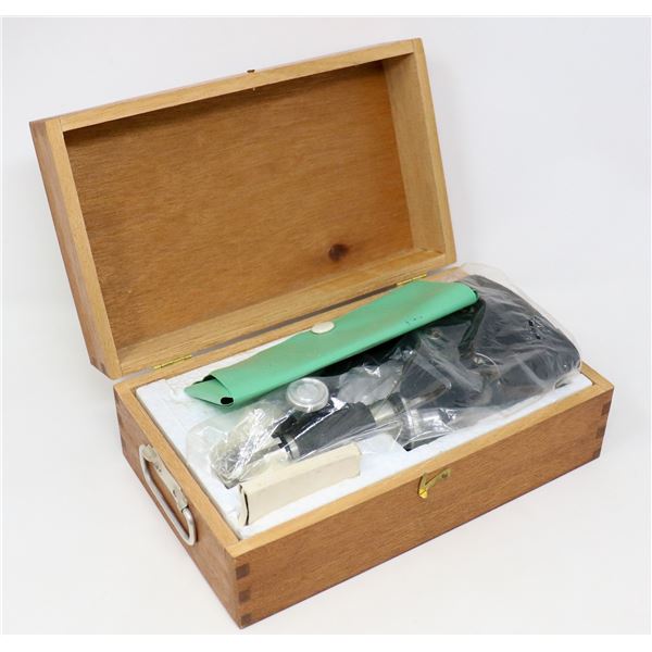 VINTAGE MICROSCOPE IN WOODEN BOX LIKE NEW