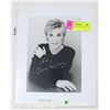 Image 1 : AUTOGRAPHED ANNE MURRAY 8X10