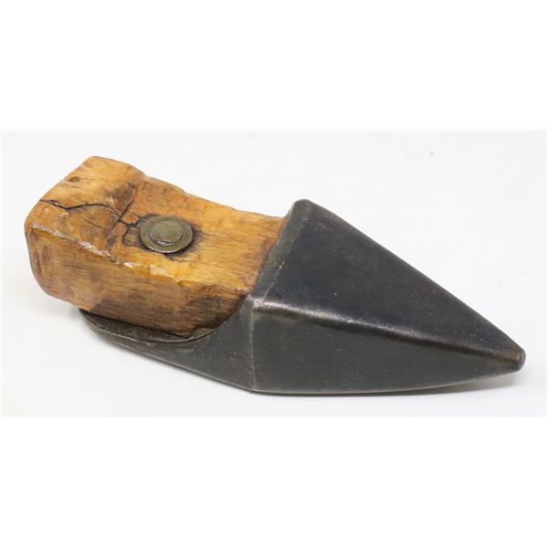 CIRCA 1700S LARGE STRING LEVEL POINT