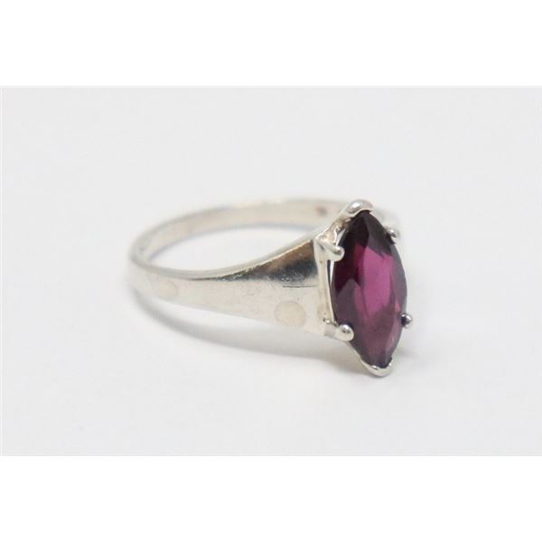 SILVER RING WITH DEEP PURPLE STONE, APPROX. SIZE