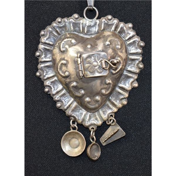 NAVAJO INDIAN LOCKET