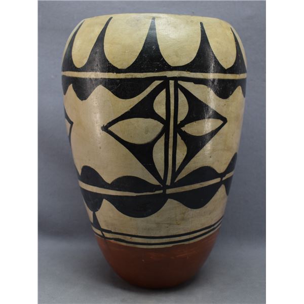 SANTO DOMINGO INDIAN POTTERY VASE