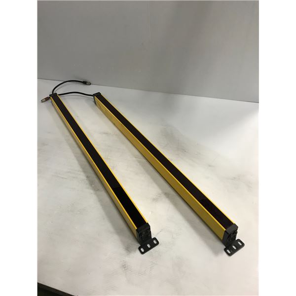 Lot of (2) STI #MS46LR-20-785-Q1-R-NC-FP / #MS46-20-785-Q1-X Light Curtains