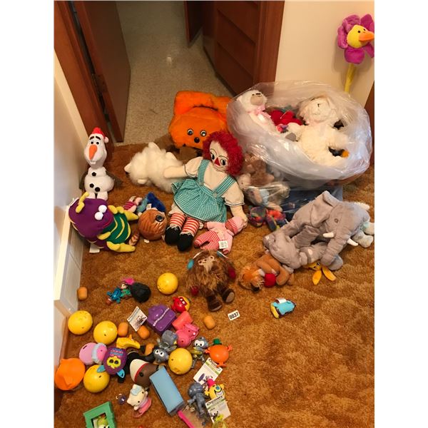 Huge Bag of Assorted Vintage Stuffed Animals & Toys