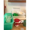 Image 3 : Tupperware, A&W Mugs and Vintage Containers