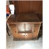 Image 6 : Singer Sewing Machine G9454619 w Treadle & 5 Drawer Cabinet