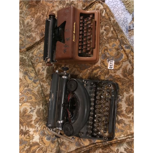 Jr. Executive Remmington Vintage Typewriter