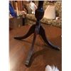Image 4 : 3 Tiered Scalloped Wood Side Table with Claw Feet