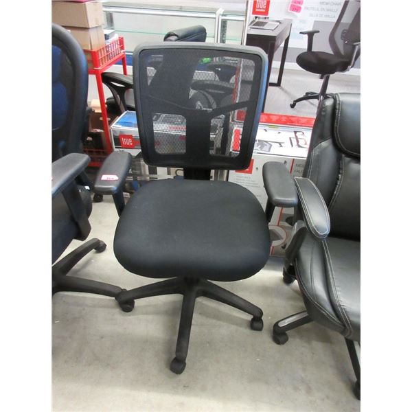 Black Mesh Back Office Chair with Fabric Seat