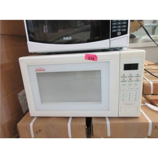 White Sunbeam Microwave Oven