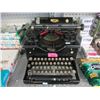 Image 1 : Vintage Royal Typewriter