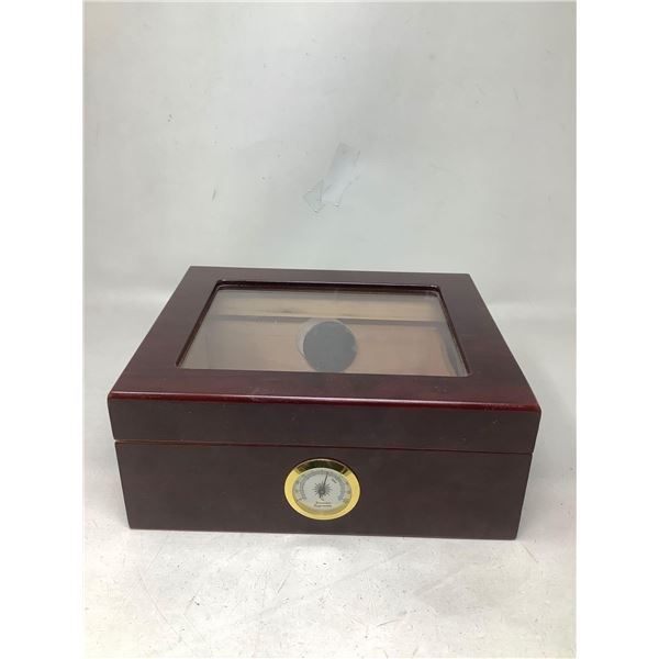 Cigar Box With Cutters