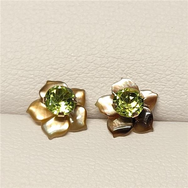 10K Yellow Gold Peridot Earrings (~Size 0) (~length 0 inches) (~weight 0.47g), Made in Canada, Sugge