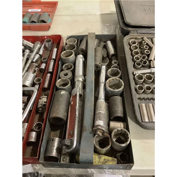 Tray of assorted rachets & sockets