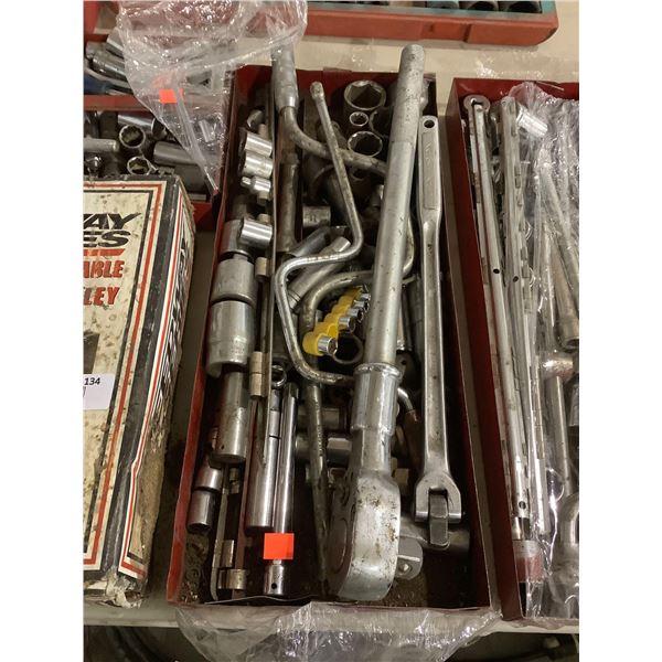 Tray of assorted rachets & sockets
