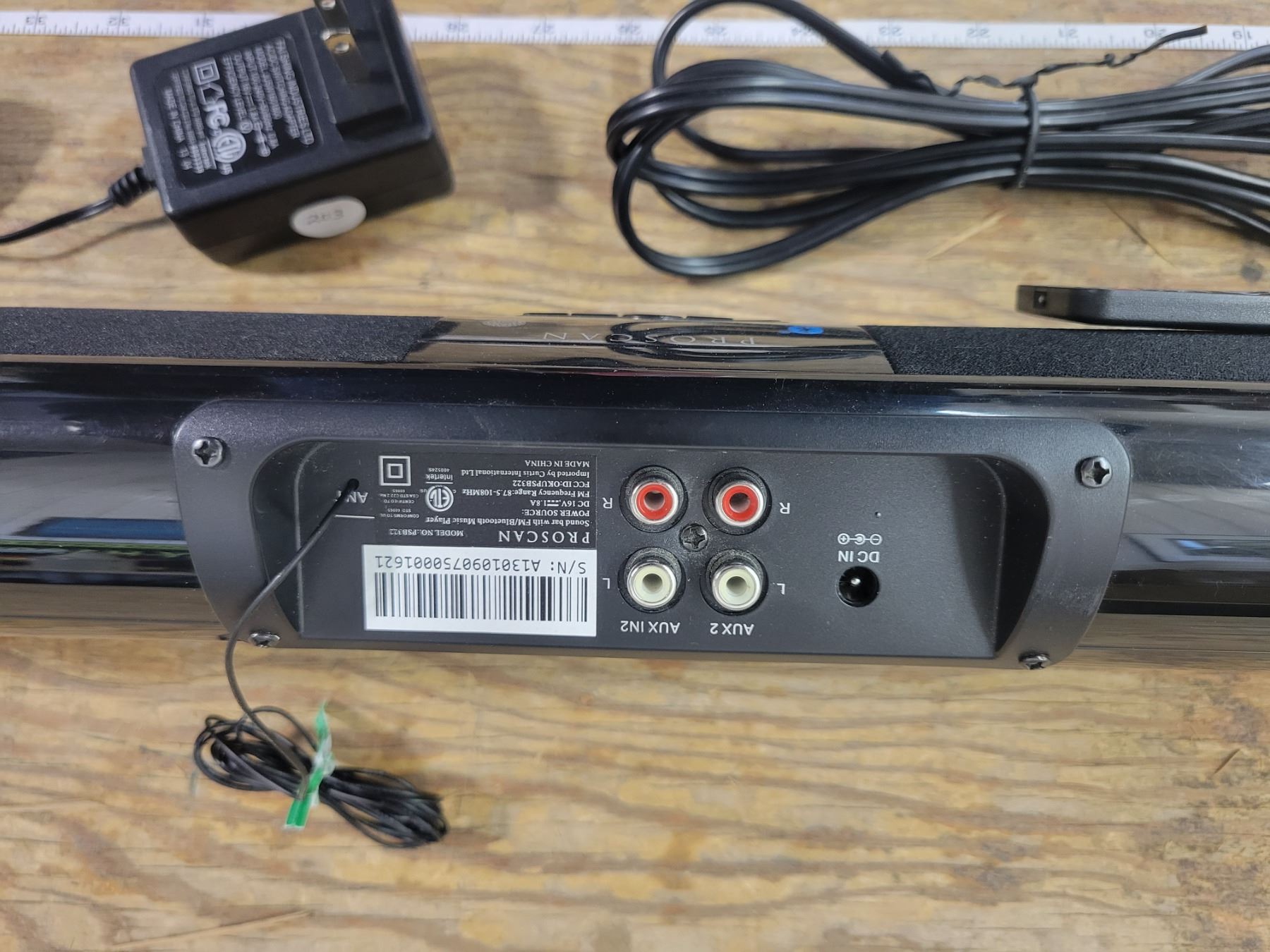 Proscan Sound Bar with AM/FM radio complete with Audio Cables (like new