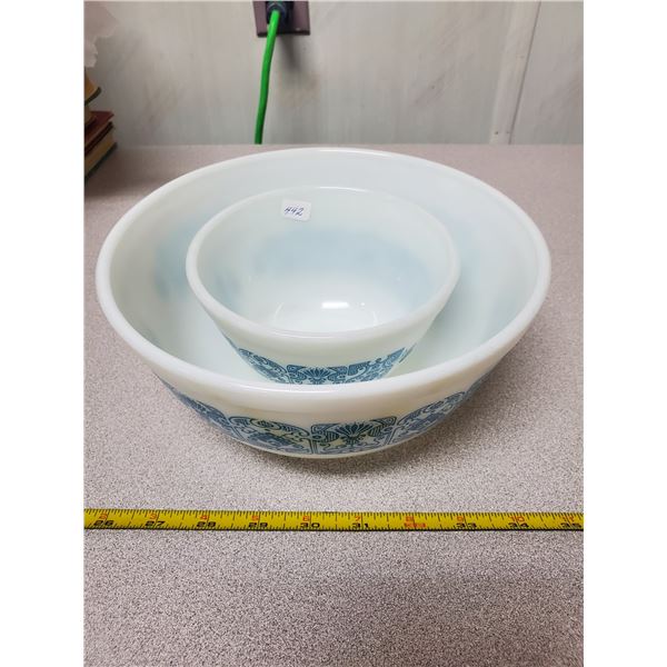 2 Pyrex bowls